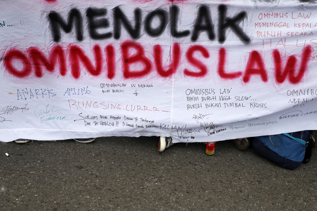 Apa Itu “Omnibus Law”? – Kompaspedia